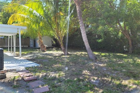 Commercial property in North Miami Beach, Florida 230.68 sq.m. № 1453526 - photo 13