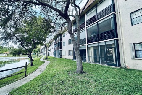 Купить кондоминиум в Тамарак, Флорида 3 комнаты, 92.9м2, № 2175769 - фото 21