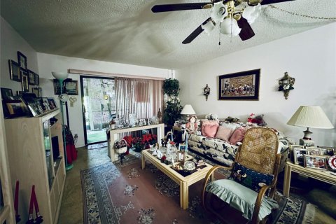 Купить кондоминиум в Тамарак, Флорида 3 комнаты, 92.9м2, № 2175769 - фото 4