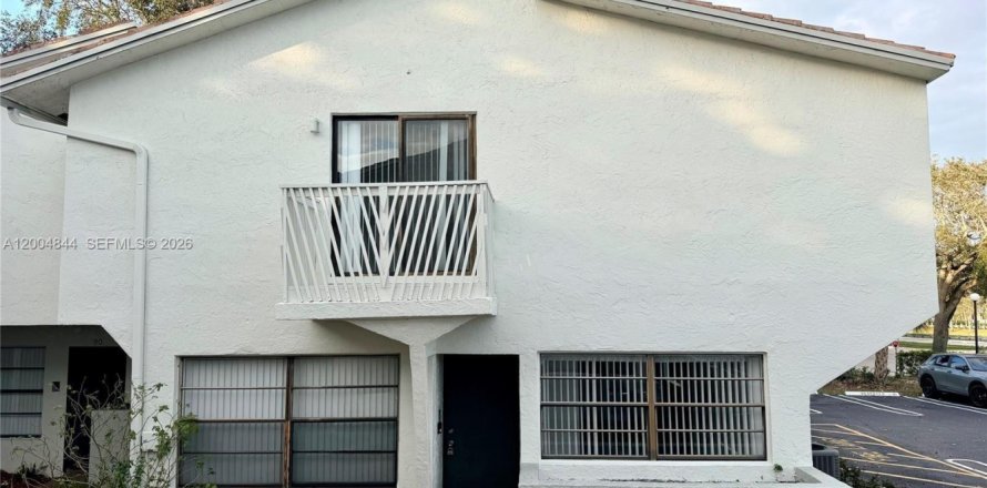 Townhouse in Coral Springs, Florida 3 bedrooms, 137.31 sq.m. № 2068762