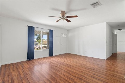 Villa ou maison à vendre à North Port, Floride: 3 chambres, 122.63 m2 № 2149154 - photo 11