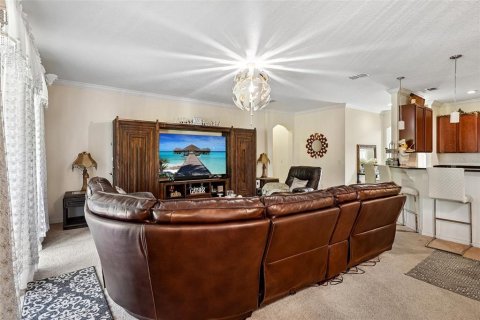 House in Orlando, Florida 6 bedrooms, 471.85 sq.m. № 2151532 - photo 5