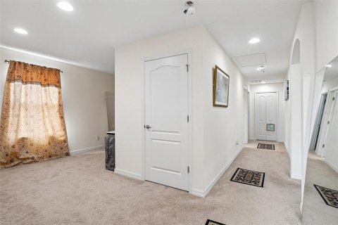 House in Orlando, Florida 6 bedrooms, 471.85 sq.m. № 2151532 - photo 26