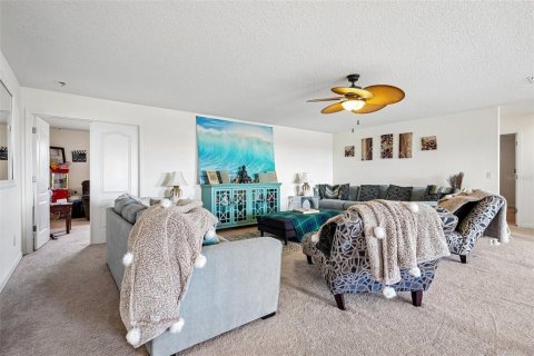 House in Orlando, Florida 6 bedrooms, 471.85 sq.m. № 2151532 - photo 21