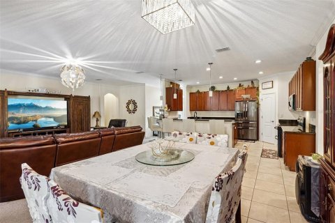 House in Orlando, Florida 6 bedrooms, 471.85 sq.m. № 2151532 - photo 9