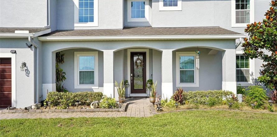 House in Orlando, Florida 6 bedrooms, 471.85 sq.m. № 2151532