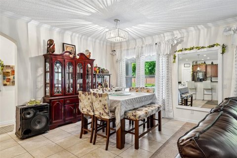 House in Orlando, Florida 6 bedrooms, 471.85 sq.m. № 2151532 - photo 8