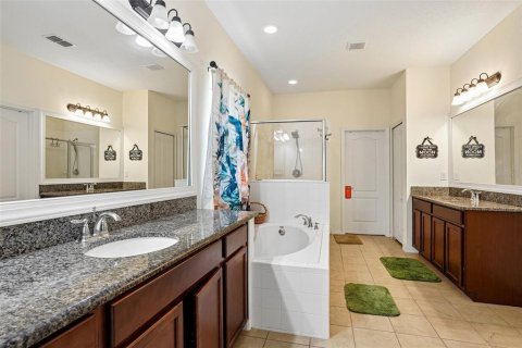 House in Orlando, Florida 6 bedrooms, 471.85 sq.m. № 2151532 - photo 14