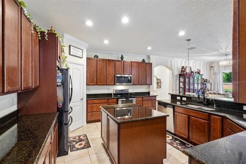 House in Orlando, Florida 6 bedrooms, 471.85 sq.m. № 2151532 - photo 12