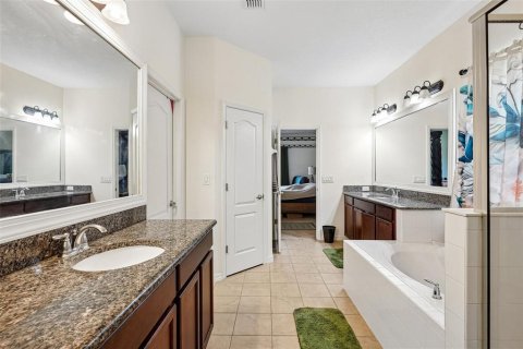 House in Orlando, Florida 6 bedrooms, 471.85 sq.m. № 2151532 - photo 16