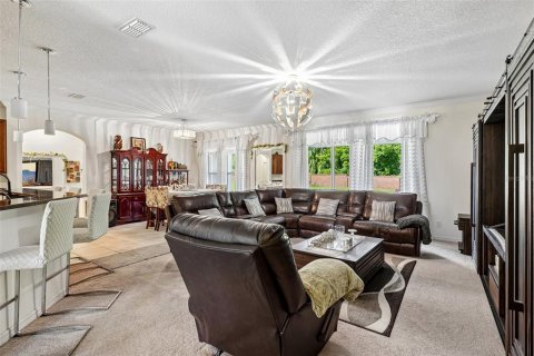 House in Orlando, Florida 6 bedrooms, 471.85 sq.m. № 2151532 - photo 6