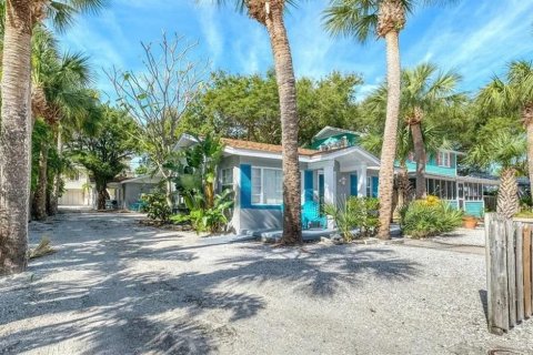 House in Indian Rocks Beach, Florida 4 bedrooms, 107.02 sq.m. № 2123091 - photo 9