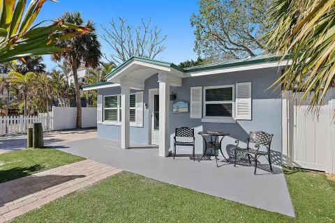 House in Indian Rocks Beach, Florida 4 bedrooms, 107.02 sq.m. № 2123091 - photo 11