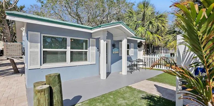 House in Indian Rocks Beach, Florida 4 bedrooms, 107.02 sq.m. № 2123091