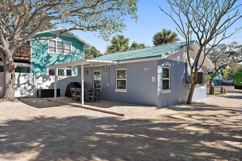 House in Indian Rocks Beach, Florida 4 bedrooms, 107.02 sq.m. № 2123091 - photo 3