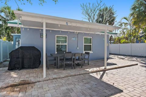 House in Indian Rocks Beach, Florida 4 bedrooms, 107.02 sq.m. № 2123091 - photo 12
