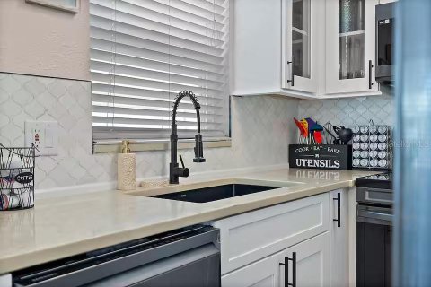 House in Indian Rocks Beach, Florida 4 bedrooms, 107.02 sq.m. № 2123091 - photo 17
