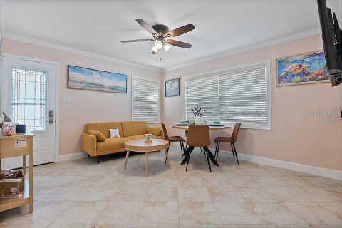 House in Indian Rocks Beach, Florida 4 bedrooms, 107.02 sq.m. № 2123091 - photo 14