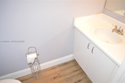 Снять в аренду таунхаус в Уэстон, Флорида 2 спальни, 105.07м2, № 1988273 - фото 16