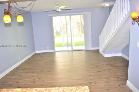 Снять в аренду таунхаус в Уэстон, Флорида 2 спальни, 105.07м2, № 1988273 - фото 12