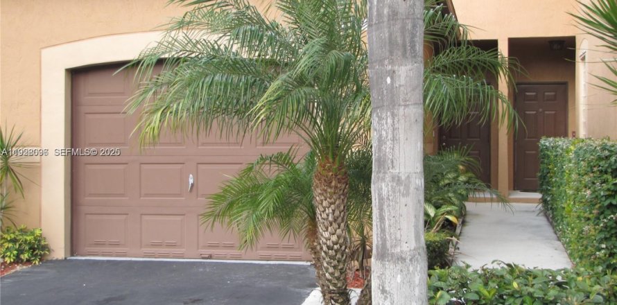 Таунхаус в Уэстон, Флорида 2 спальни, 105.07м2 № 1988273