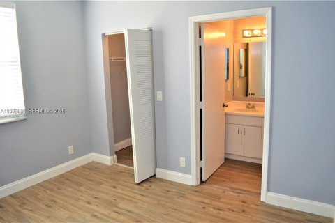 Снять в аренду таунхаус в Уэстон, Флорида 2 спальни, 105.07м2, № 1988273 - фото 21