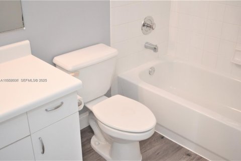 Снять в аренду таунхаус в Уэстон, Флорида 2 спальни, 105.07м2, № 1988273 - фото 23