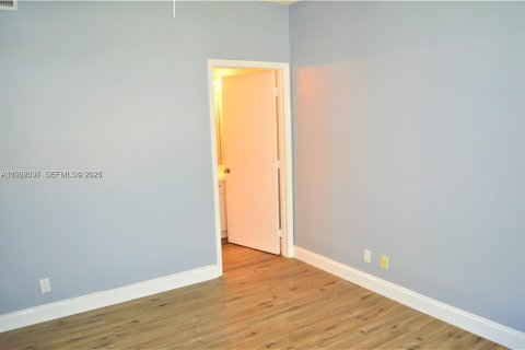 Снять в аренду таунхаус в Уэстон, Флорида 2 спальни, 105.07м2, № 1988273 - фото 22