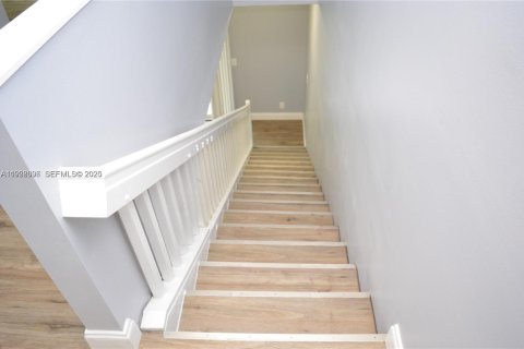 Снять в аренду таунхаус в Уэстон, Флорида 2 спальни, 105.07м2, № 1988273 - фото 17