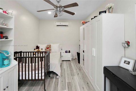 House in Miami, Florida 4 bedrooms, 170.94 sq.m. № 1965204 - photo 26