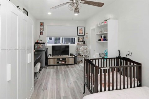 House in Miami, Florida 4 bedrooms, 170.94 sq.m. № 1965204 - photo 27