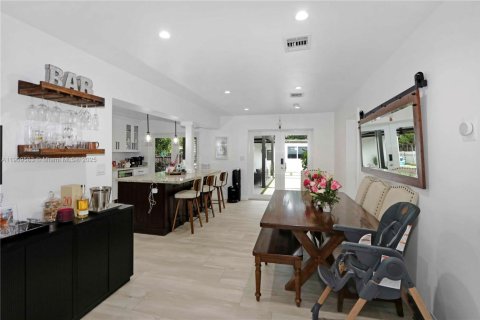 House in Miami, Florida 4 bedrooms, 170.94 sq.m. № 1965204 - photo 19