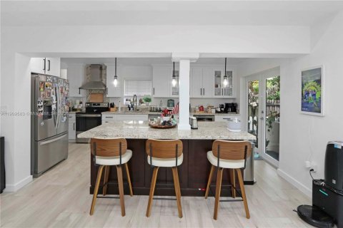 House in Miami, Florida 4 bedrooms, 170.94 sq.m. № 1965204 - photo 21