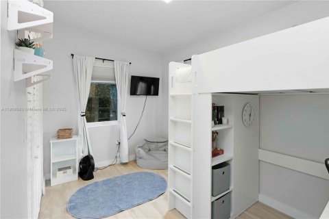 House in Miami, Florida 4 bedrooms, 170.94 sq.m. № 1965204 - photo 13