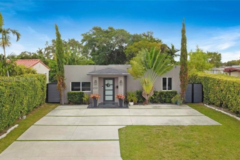 House in Miami, Florida 4 bedrooms, 170.94 sq.m. № 1965204 - photo 2