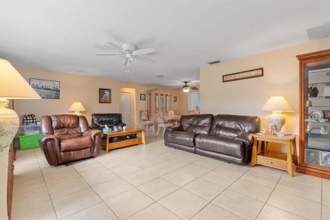 Villa ou maison à vendre à Port Charlotte, Floride: 3 chambres, 180.04 m2 № 1877161 - photo 4