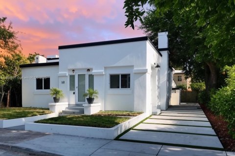 House in Miami, Florida 3 bedrooms, 156.08 sq.m. № 1923225 - photo 1