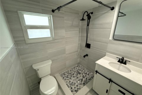 House in Miami, Florida 3 bedrooms, 156.08 sq.m. № 1923225 - photo 13