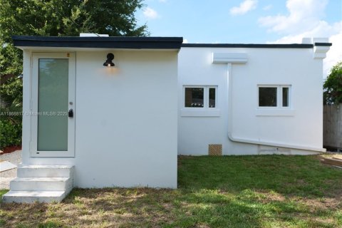 House in Miami, Florida 3 bedrooms, 156.08 sq.m. № 1923225 - photo 15