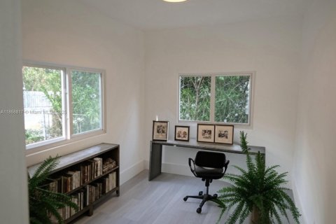 House in Miami, Florida 3 bedrooms, 156.08 sq.m. № 1923225 - photo 5