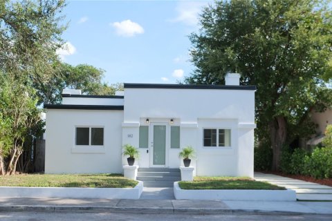 House in Miami, Florida 3 bedrooms, 156.08 sq.m. № 1923225 - photo 14