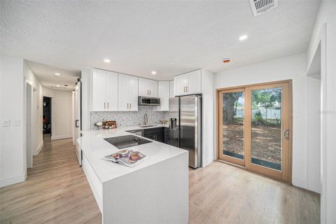 Casa en venta en Tampa, Florida, 3 dormitorios, 107.4 m2 № 1765606 - foto 13