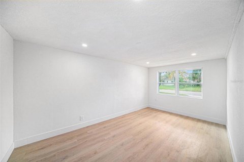 Casa en venta en Tampa, Florida, 3 dormitorios, 107.4 m2 № 1765606 - foto 16