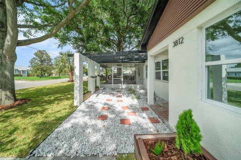 Casa en venta en Tampa, Florida, 3 dormitorios, 107.4 m2 № 1765606 - foto 3