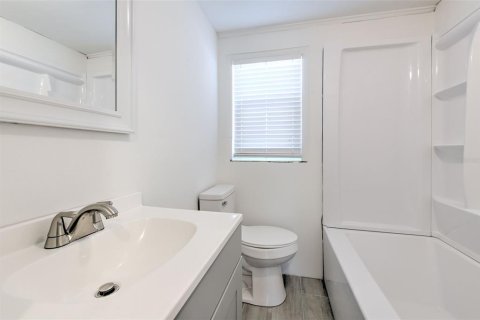 House in Plant City, Florida 5 bedrooms, 152.17 sq.m. № 1732463 - photo 16