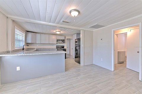 House in Plant City, Florida 5 bedrooms, 152.17 sq.m. № 1732463 - photo 4