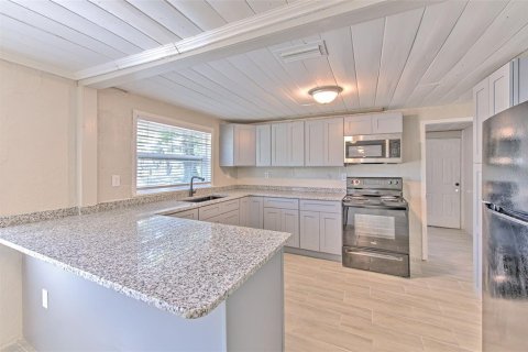 House in Plant City, Florida 5 bedrooms, 152.17 sq.m. № 1732463 - photo 7