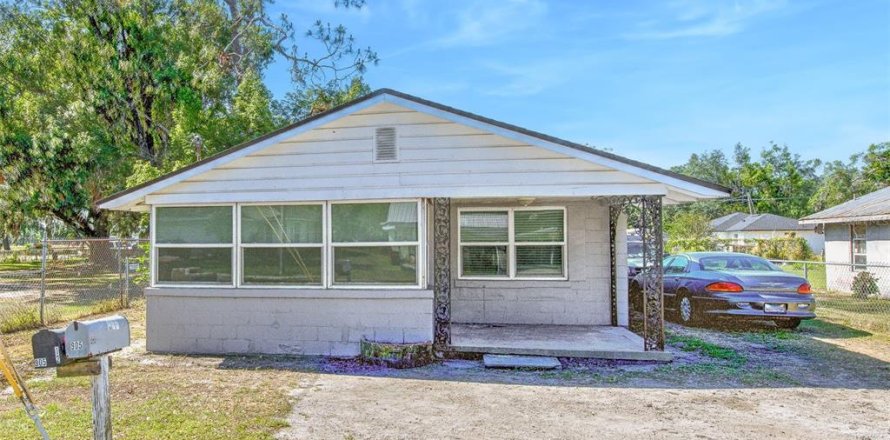 House in Plant City, Florida 5 bedrooms, 152.17 sq.m. № 1732463