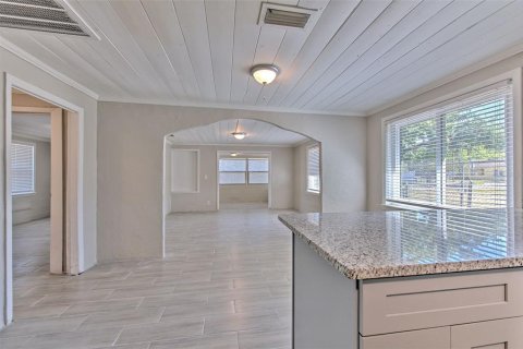 House in Plant City, Florida 5 bedrooms, 152.17 sq.m. № 1732463 - photo 5