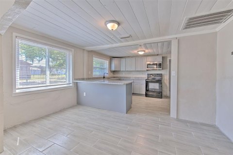 House in Plant City, Florida 5 bedrooms, 152.17 sq.m. № 1732463 - photo 13